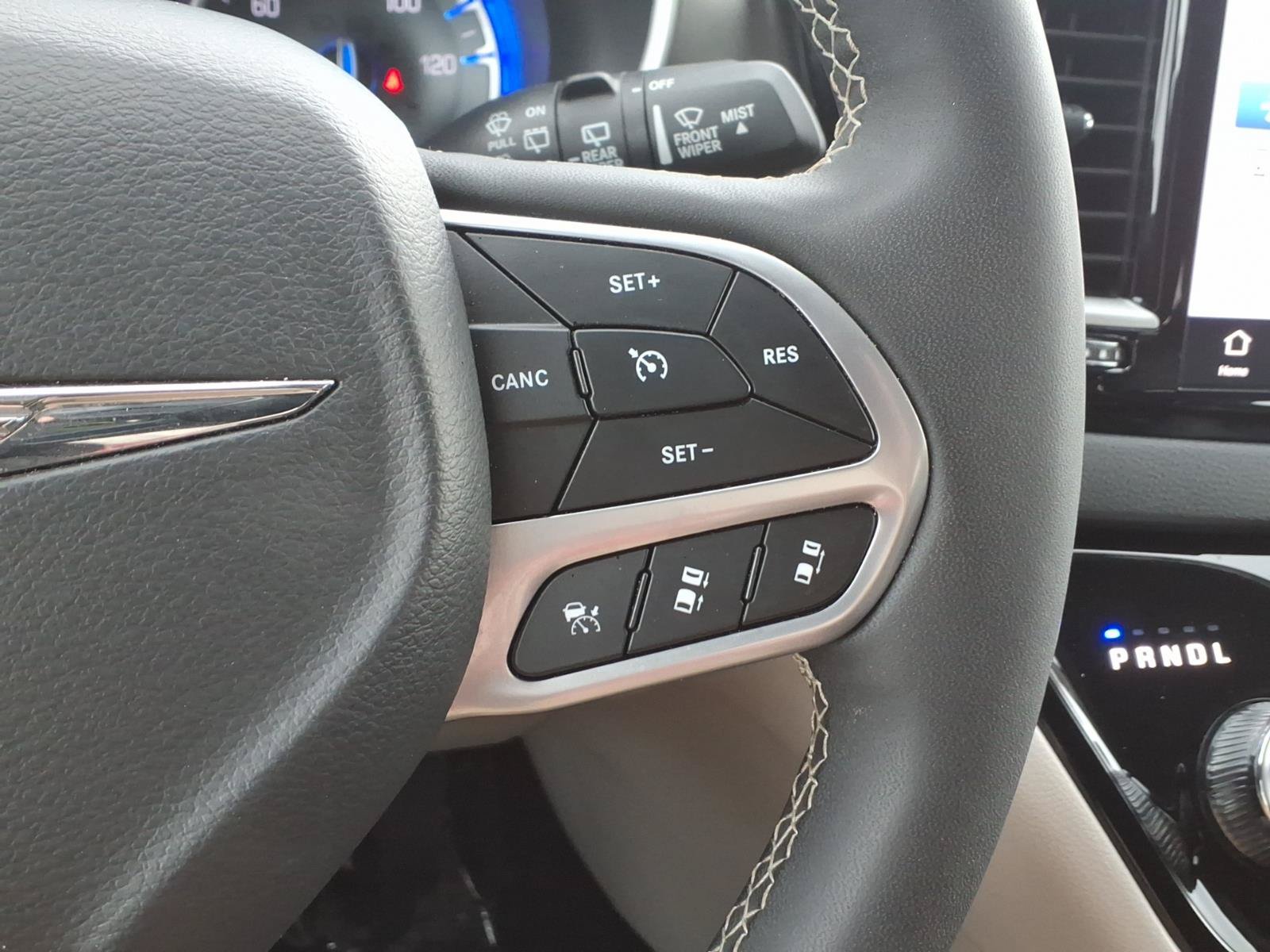 Used 2024 Chrysler Pacifica Touring-L FWD image 17