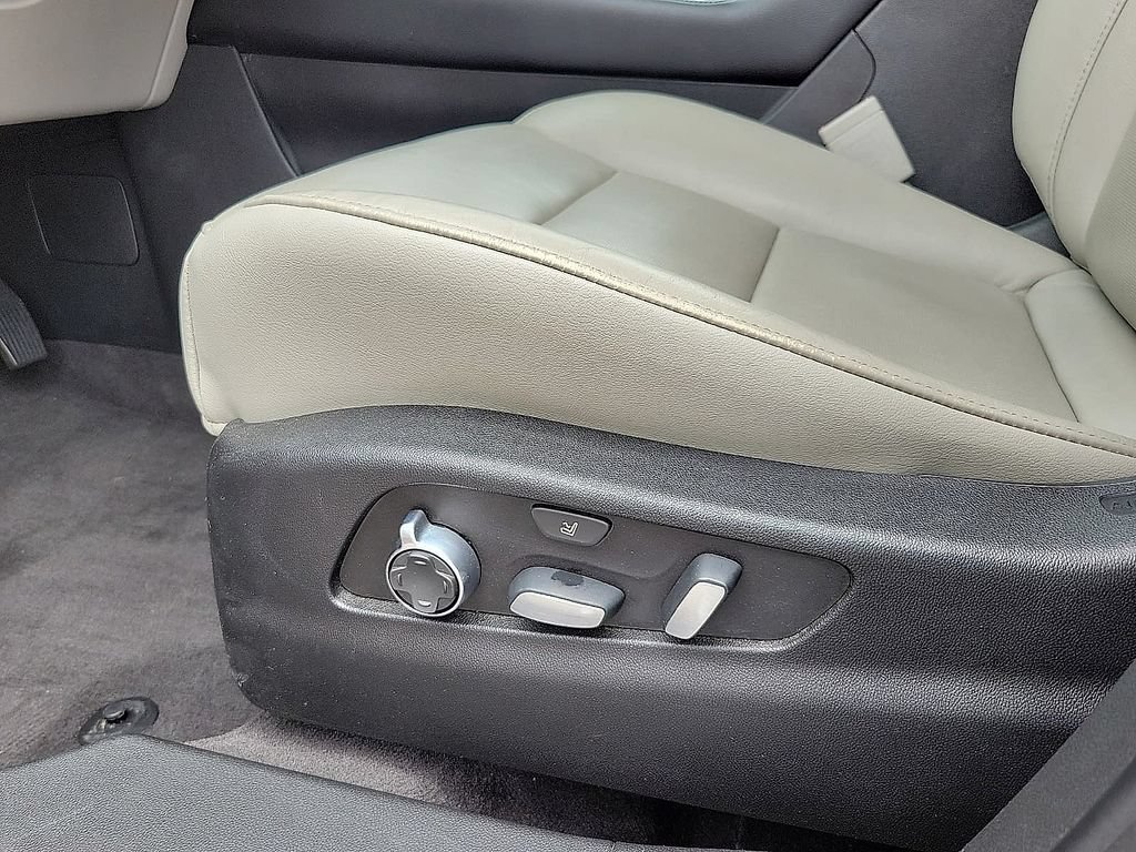 Used 2019 Cadillac XT4 Premium Luxury FWD image 11