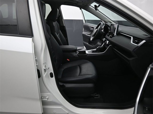 Used 2021 Toyota RAV4 XLE Premium image 40