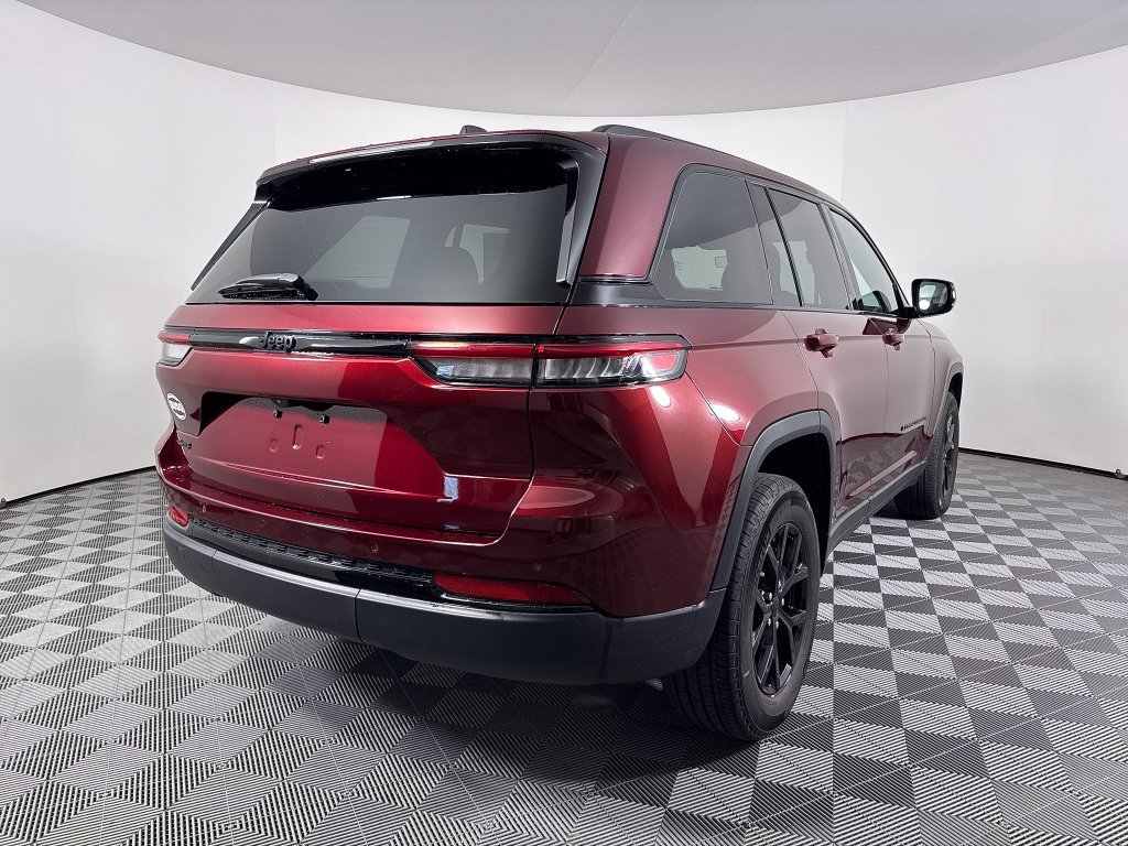 Used 2025 Jeep Grand Cherokee Altitude AWD/4WD image 21
