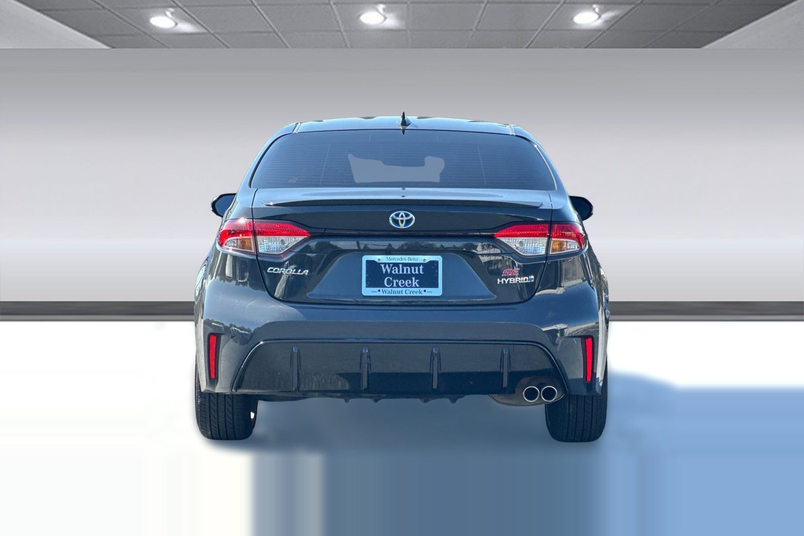 Used 2024 Toyota Corolla SE w/ SE Package FWD image 9