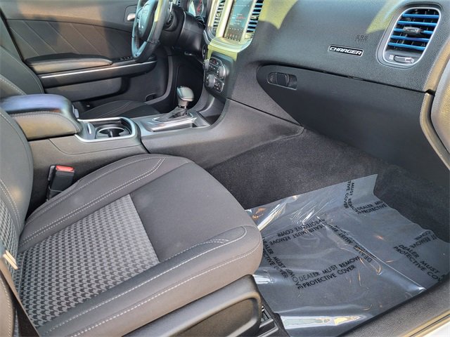 Used 2019 Dodge Charger SXT w/ Driver Confidence Group image 18