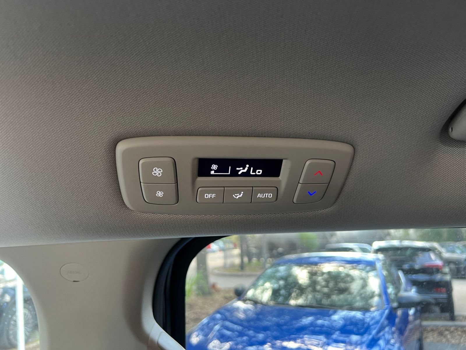 Used 2026 Kia Carnival FWD image 25