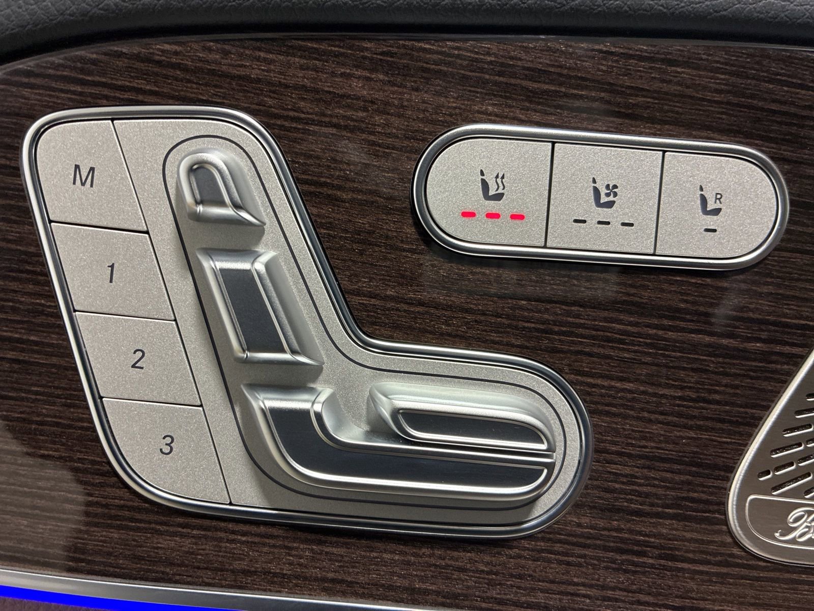 Used 2025 Mercedes-Benz GLE 450e 4MATIC image 8