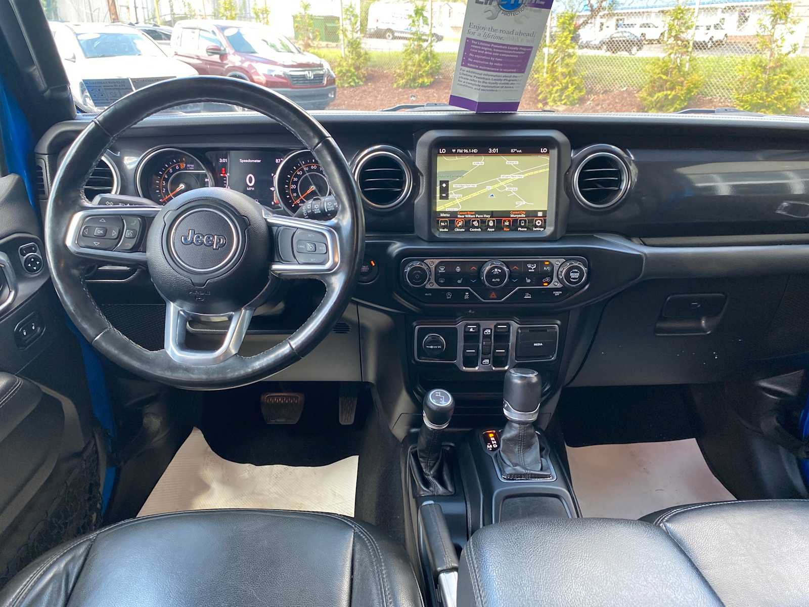 Used 2022 Jeep Wrangler Unlimited Sahara AWD/4WD image 9