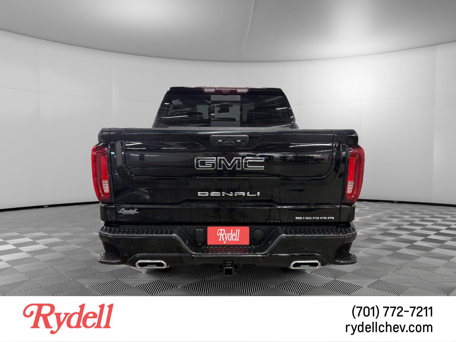Used 2024 GMC Sierra 1500 Denali AWD/4WD image 4