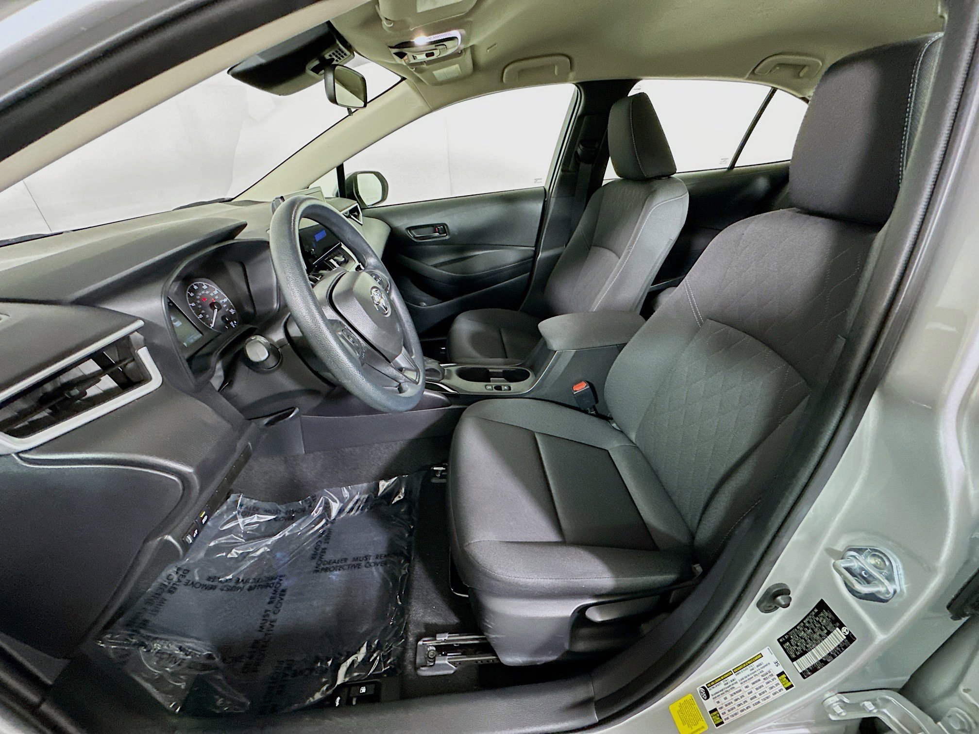 Used 2025 Toyota Corolla LE FWD image 11