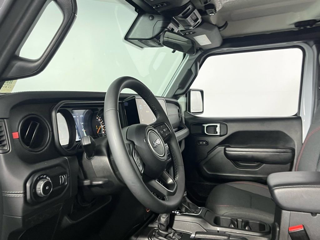 Used 2025 Jeep Wrangler Unlimited Rubicon image 23
