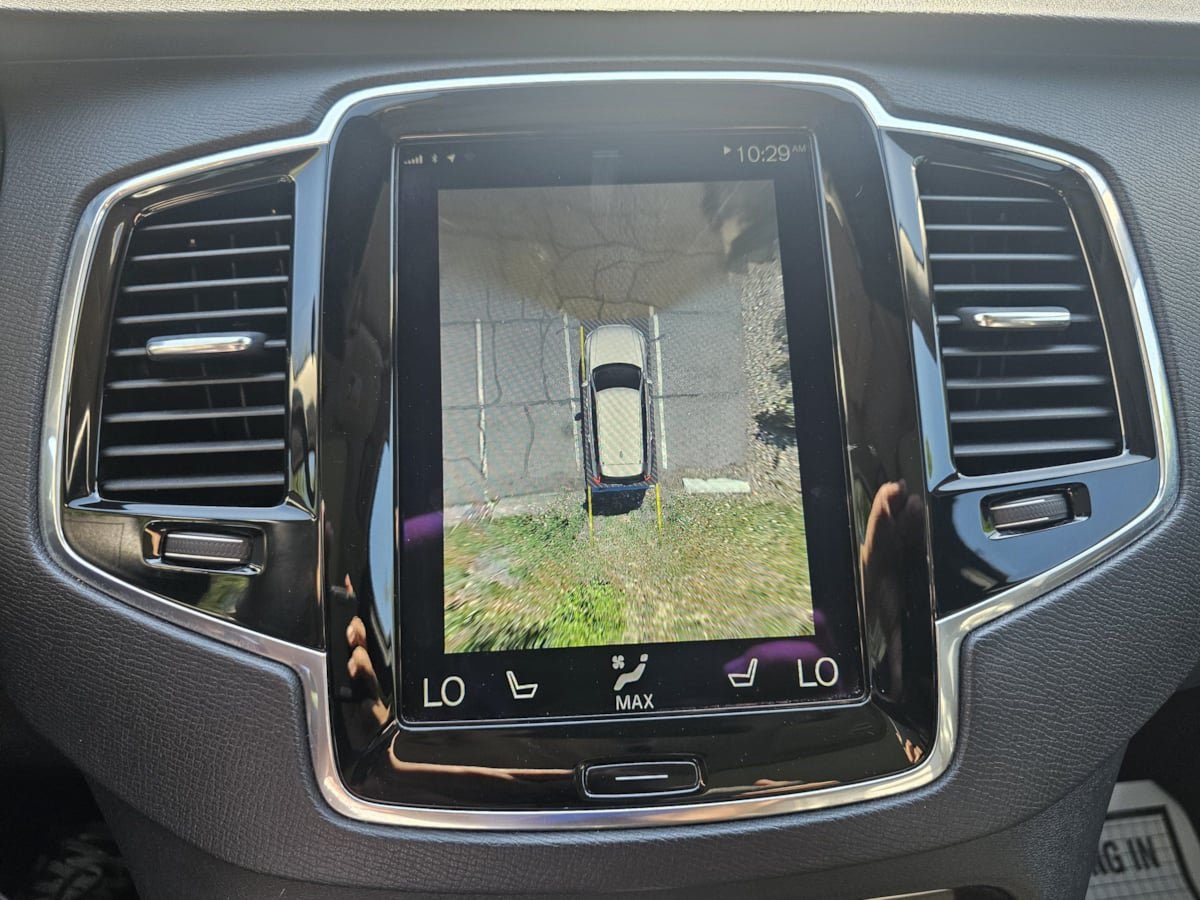 Used 2017 Volvo XC90 T6 Momentum w/ Vision Package AWD/4WD image 18