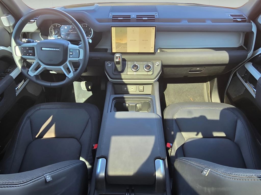 Used 2023 Land Rover Defender 130 X-Dynamic SE AWD/4WD image 18