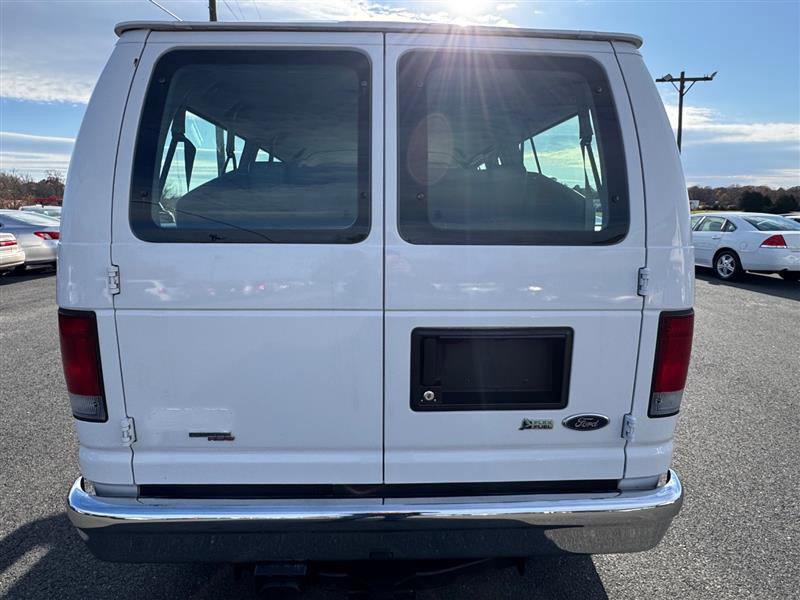 Used 2009 Ford E-350 and Econoline 350 Super Duty Wagon image 16