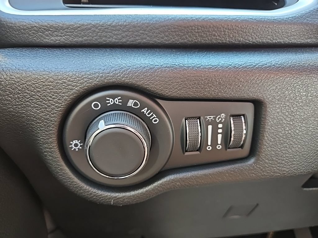 New 2027 Chrysler Pacifica Select w/ Family Tech Group AWD/4WD image 46