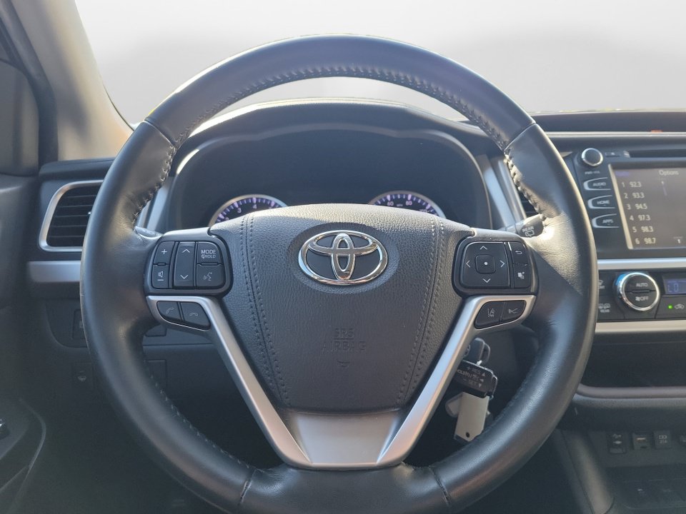 Used 2019 Toyota Highlander Plus FWD image 10