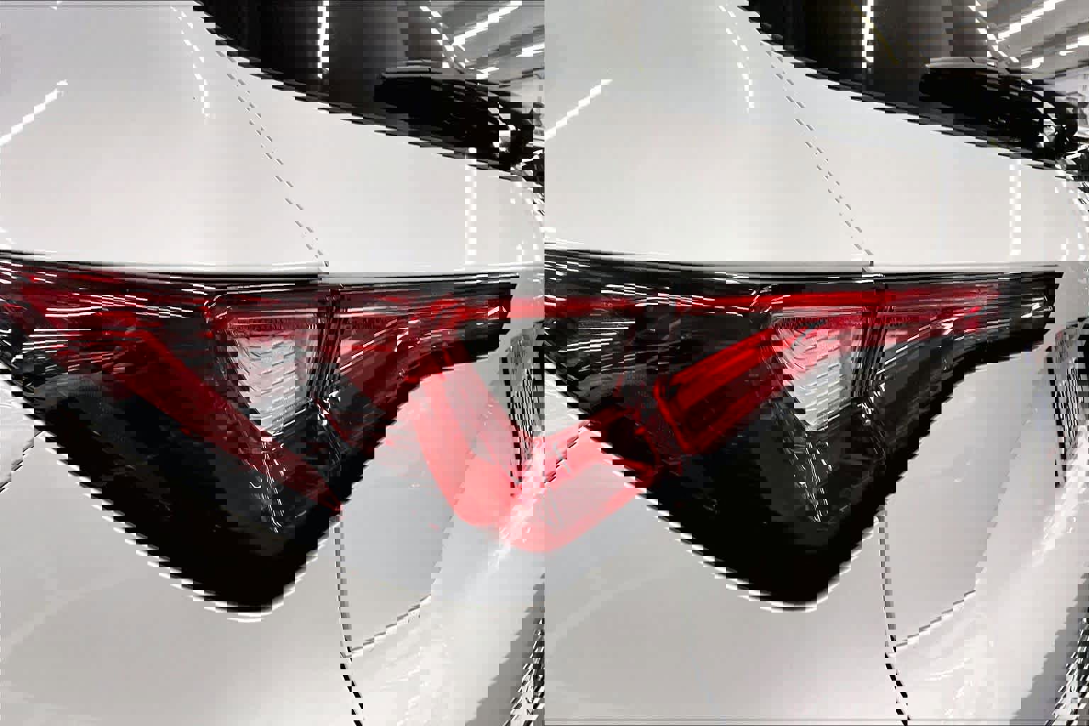 Used 2024 Acura MDX SH-AWD w/ Technology Package image 24