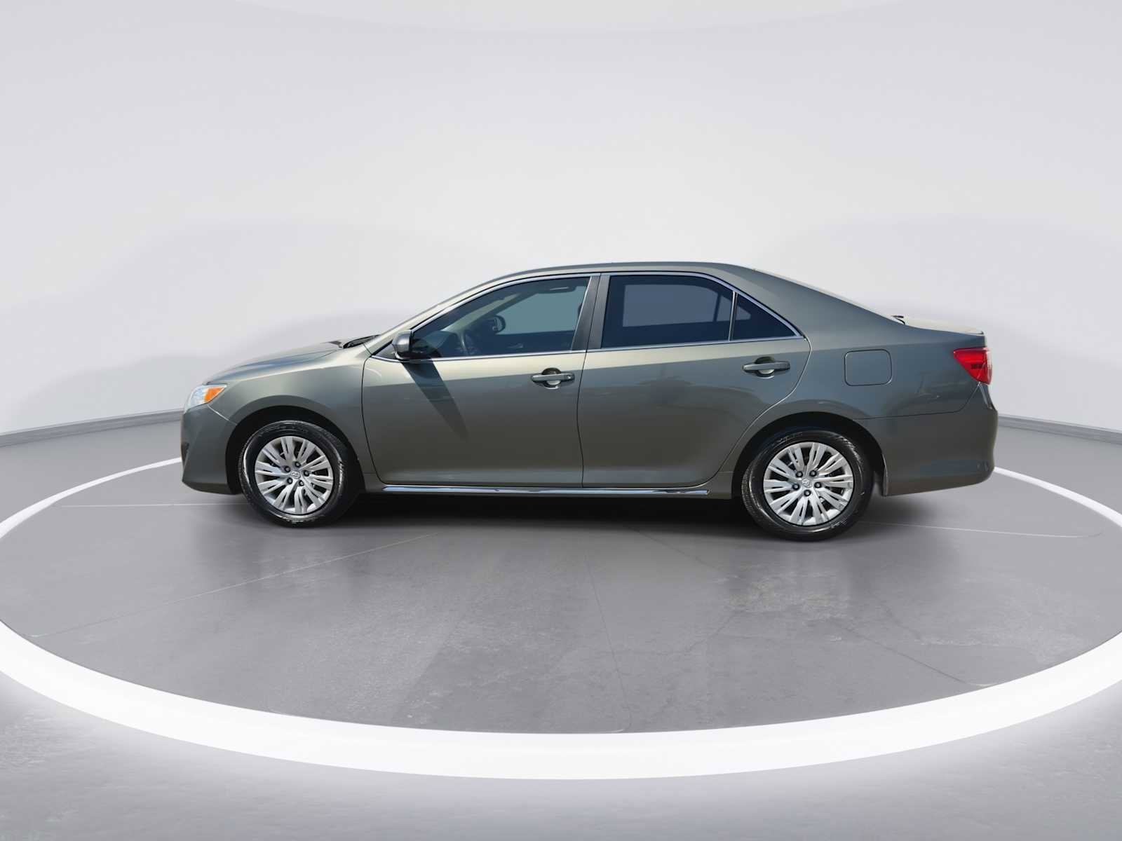 Used 2014 Toyota Camry LE FWD image 5