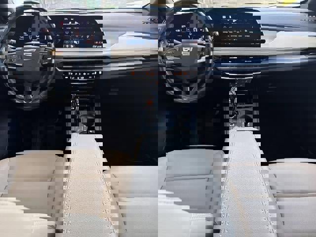 Used 2024 Cadillac XT4 Luxury w/ Cold Weather Package image 23