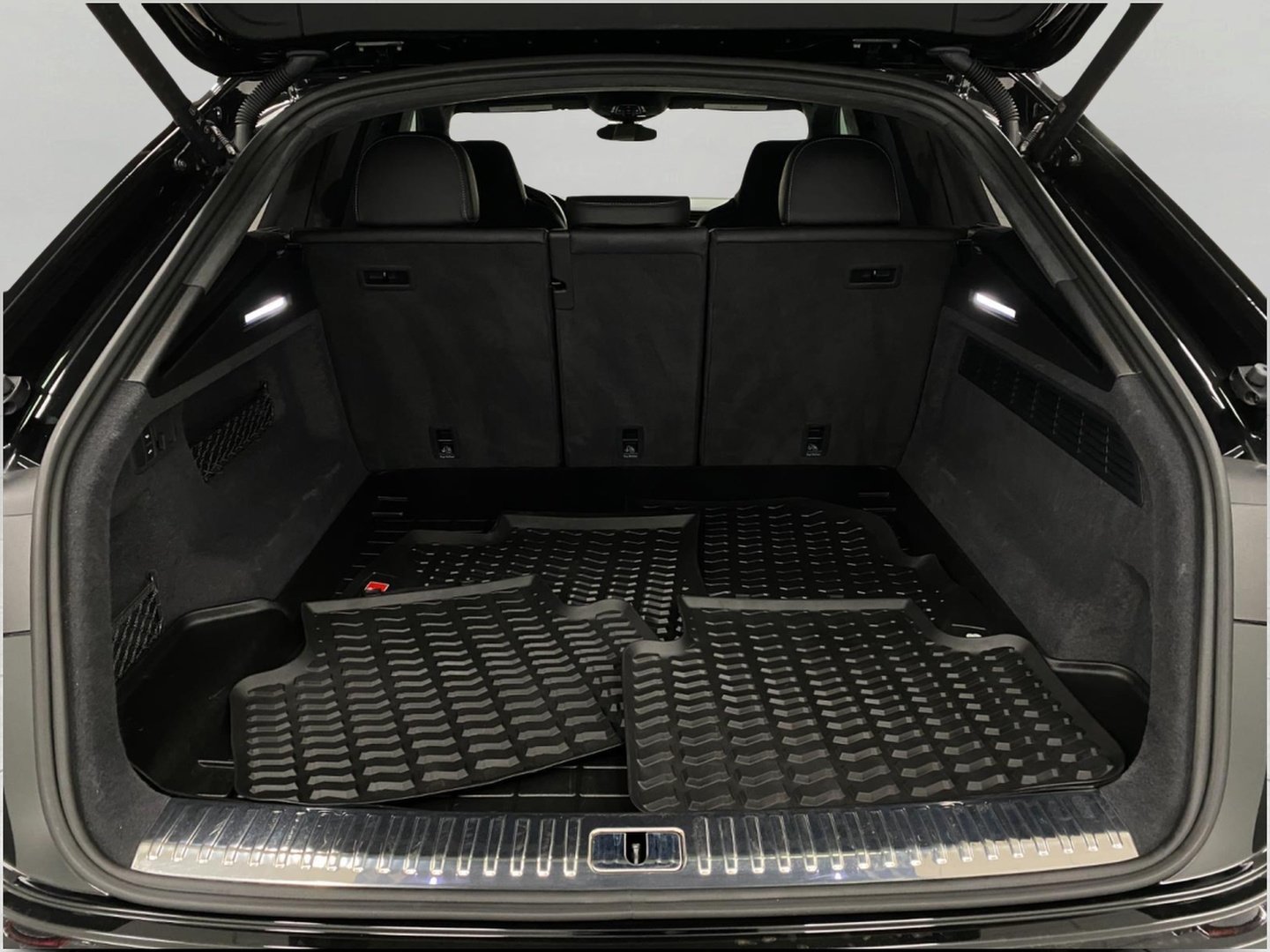 Used 2024 Audi SQ8 Prestige AWD/4WD image 6