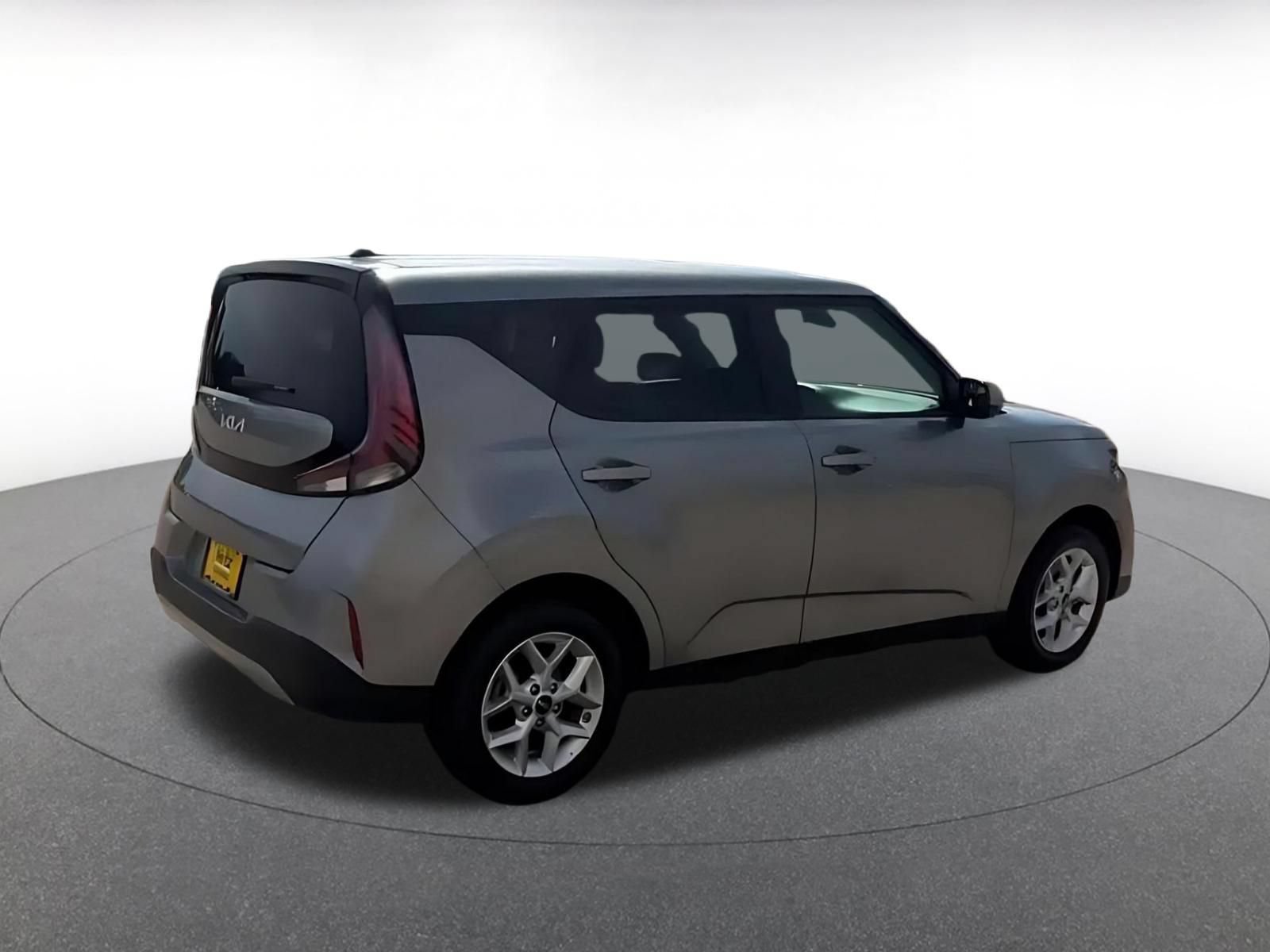 Used 2025 Kia Soul LX w/ LX Technology Package FWD image 14