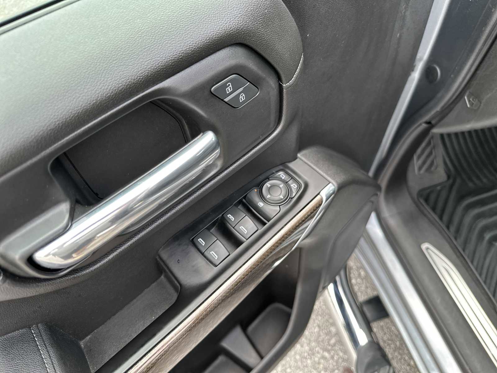 Used 2019 Chevrolet Silverado 1500 LT w/ All-Star Edition RWD image 17