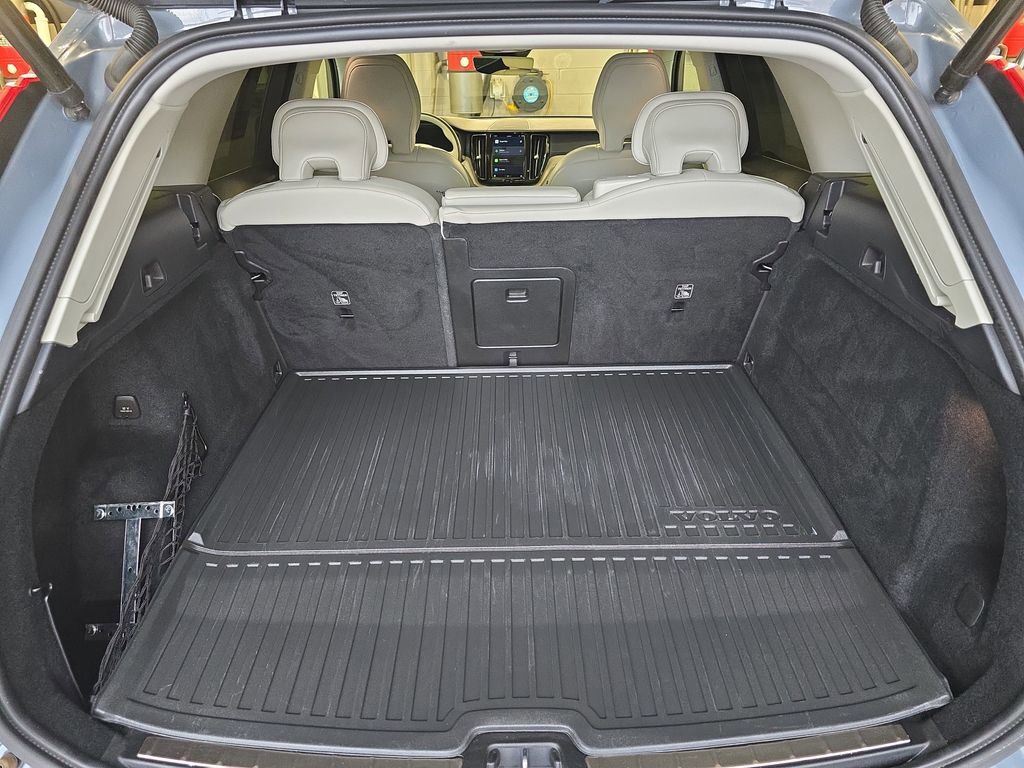 Used 2022 Volvo XC60 T8 Inscription w/ Advanced Package image 15