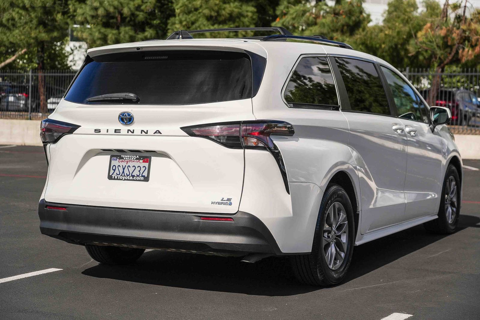 Used 2023 Toyota Sienna LE image 9