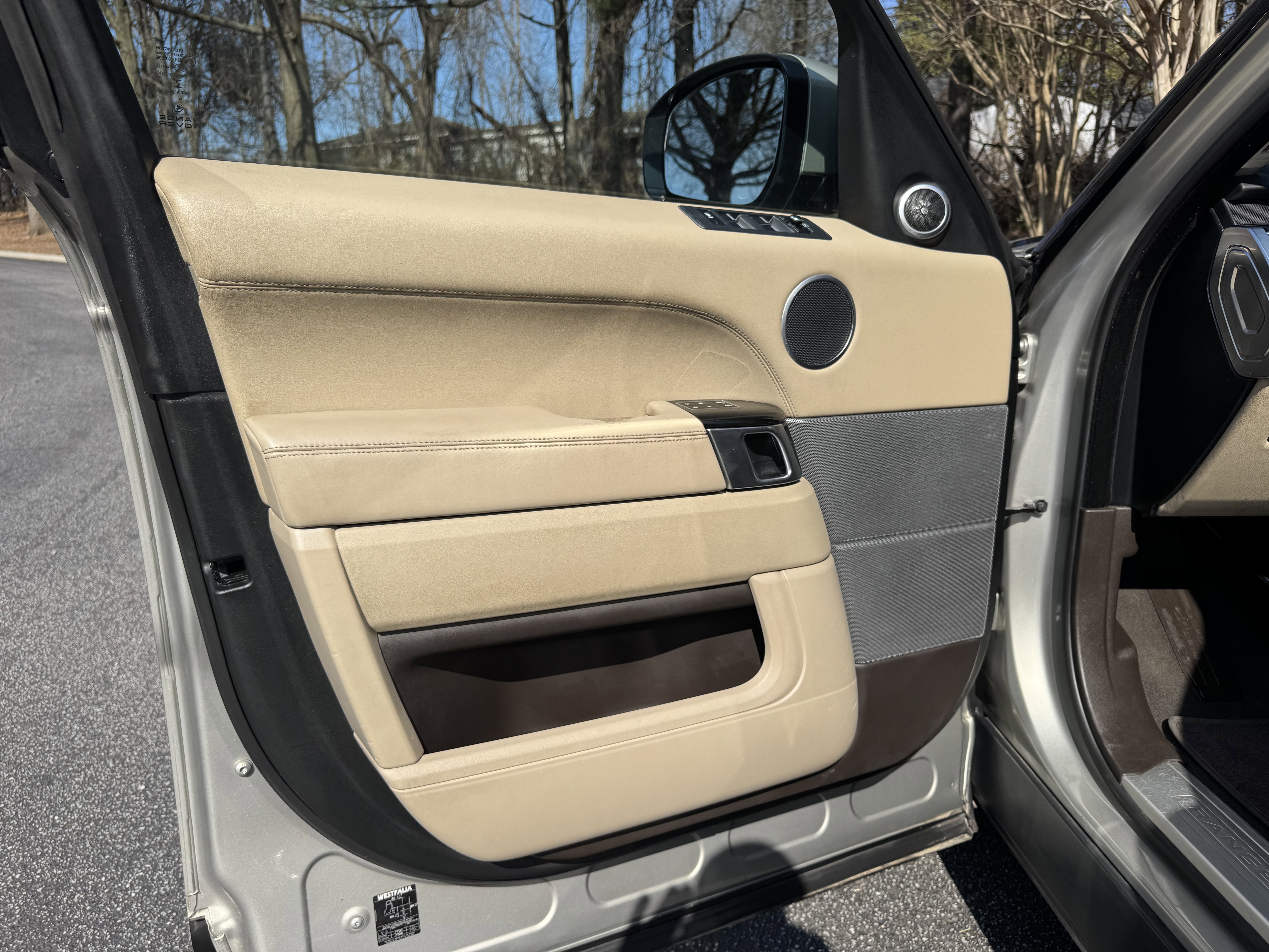 Used 2014 Land Rover Range Rover Sport HSE image 18