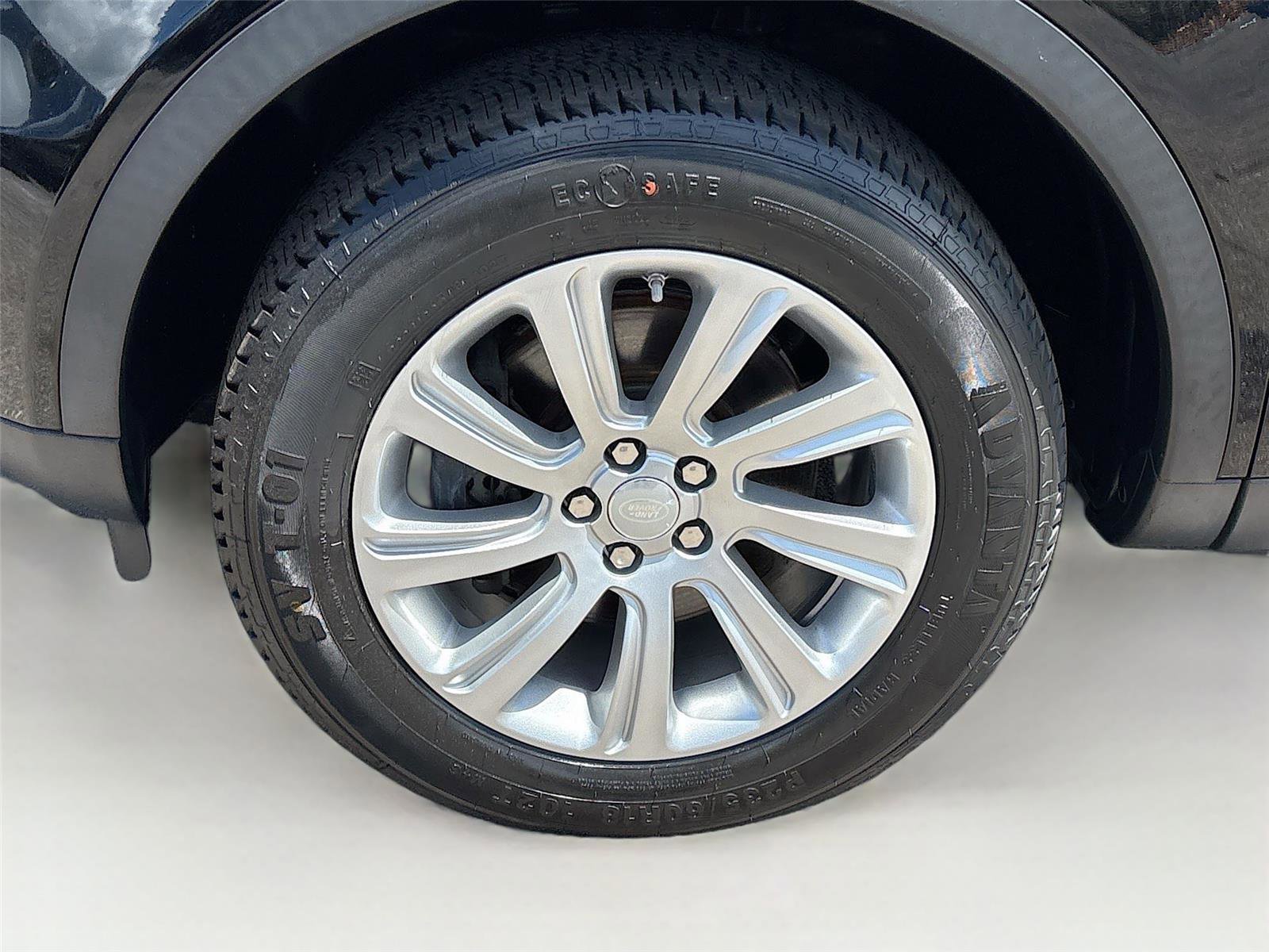 Used 2017 Land Rover Discovery Sport SE AWD/4WD image 30
