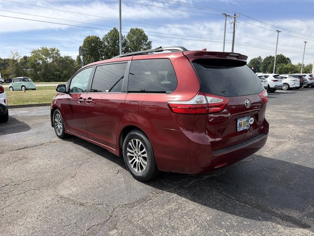 Used 2018 Toyota Sienna XLE Premium FWD image 7