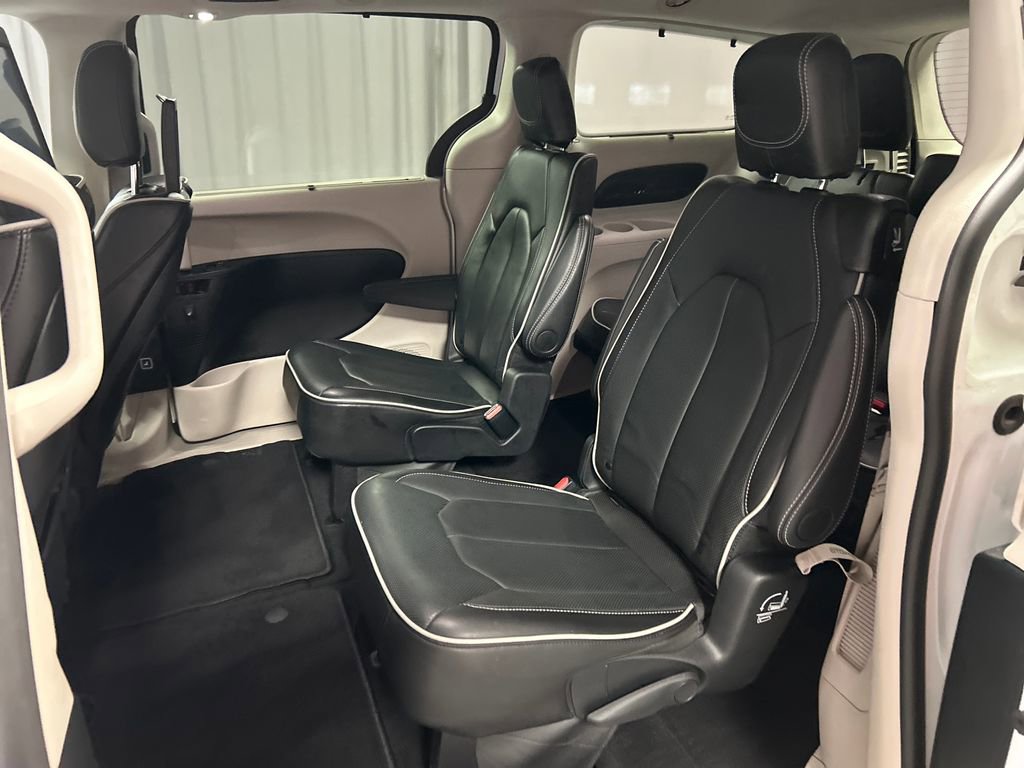 Used 2024 Chrysler Pacifica Limited w/ Uconnect Theater Family Group AWD/4WD image 24