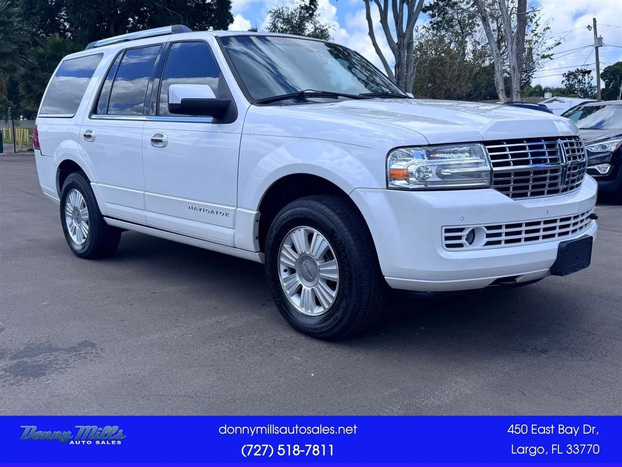 Used 2014 Lincoln Navigator 4WD w/ Equipment Group 101A image 1