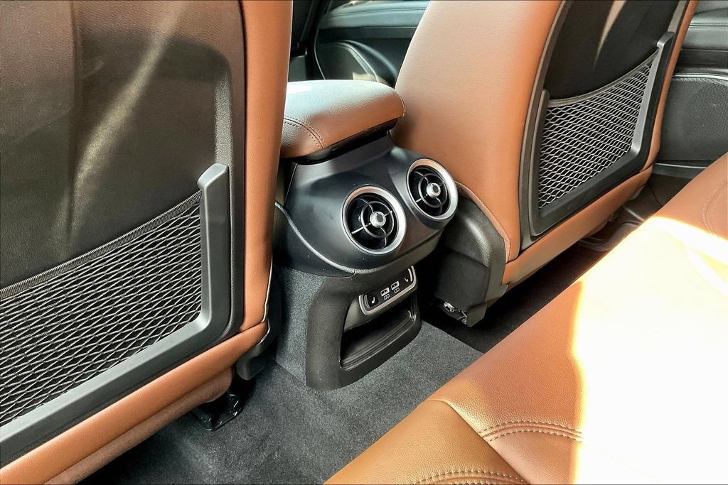Used 2022 Alfa Romeo Stelvio Ti AWD/4WD image 10