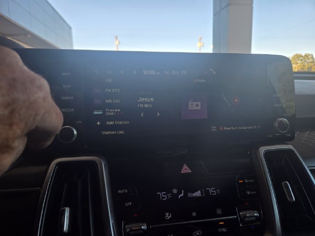 Used 2022 Kia Sorento S w/ Panoramic Sunroof Package FWD image 5