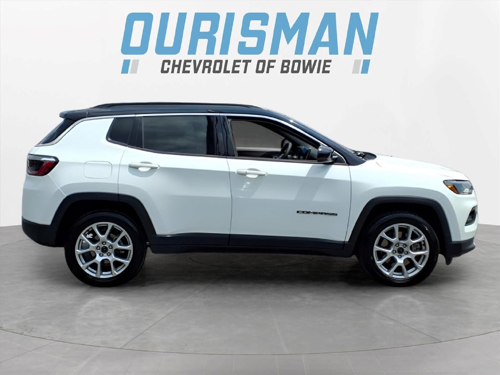 Used 2025 Jeep Compass Limited AWD/4WD image 2