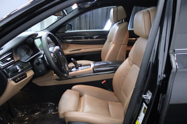 Used 2015 BMW 750Li xDrive AWD/4WD image 16