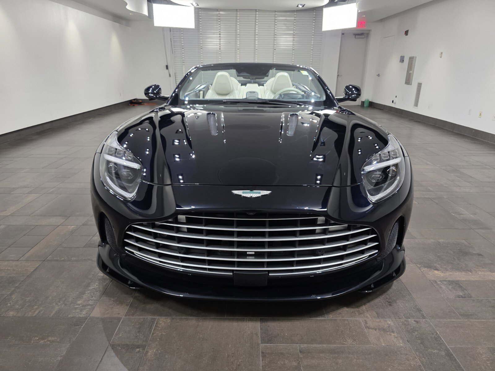 Used 2024 Aston Martin DB12 Volante image 7