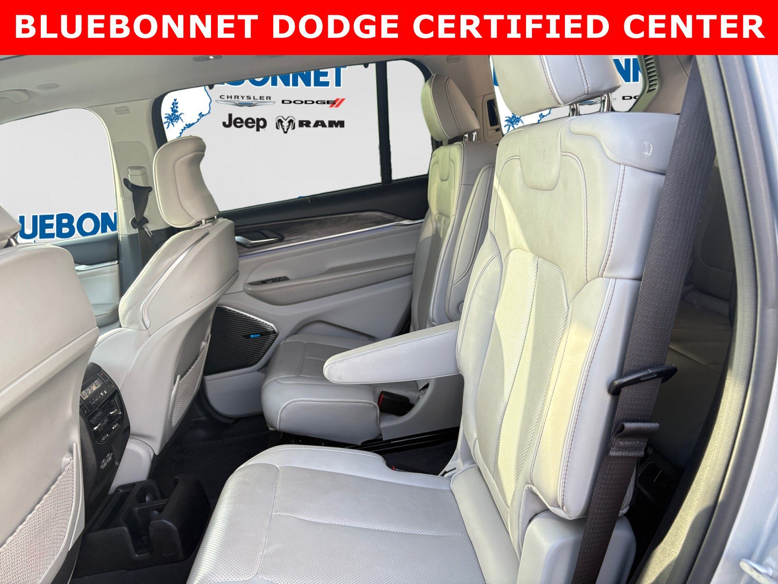 Used 2022 Jeep Grand Cherokee L Overland w/ Luxury Tech Group IV AWD/4WD image 21