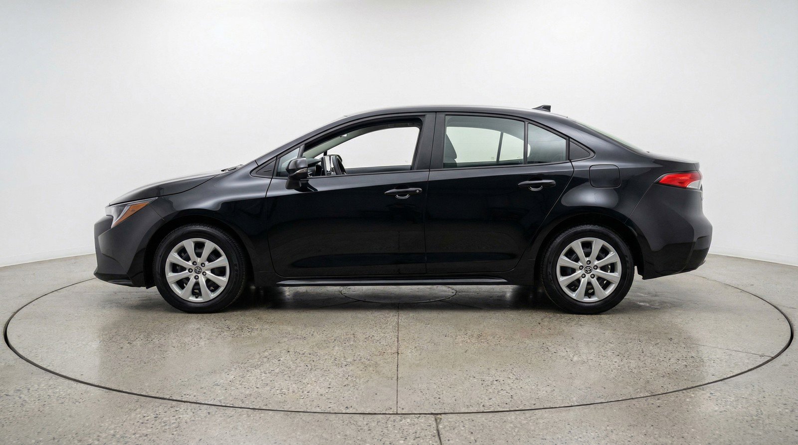 Used 2025 Toyota Corolla LE image 5