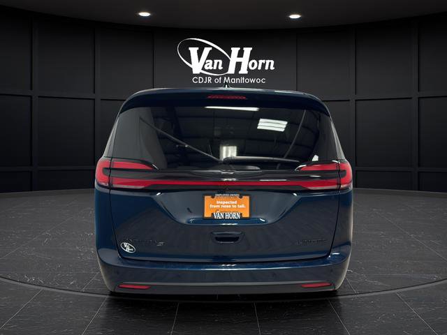 Used 2025 Chrysler Pacifica Limited image 6