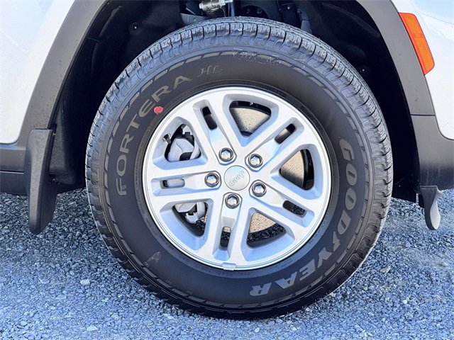 New 2025 Jeep Grand Cherokee Laredo w/ Luxury Tech Group I image 24