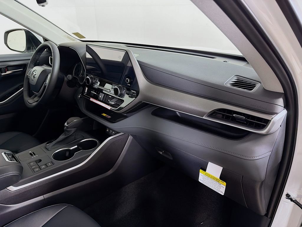 New 2026 Toyota Highlander XLE image 26