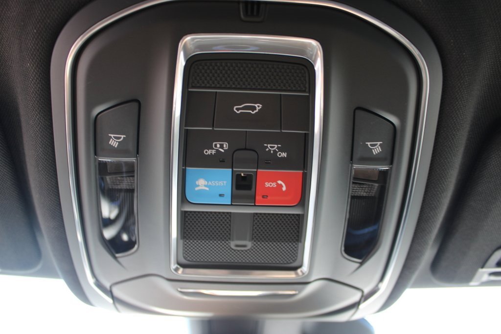 Used 2025 Jeep Grand Cherokee Laredo w/ Luxury Tech Group I image 21