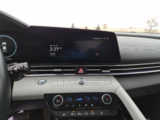 Used 2023 Hyundai Elantra Limited image 21