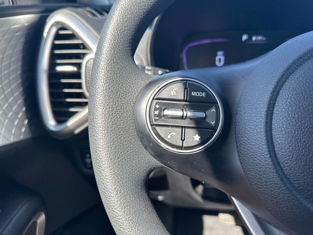 Used 2025 Kia Soul LX w/ LX Technology Package FWD image 20