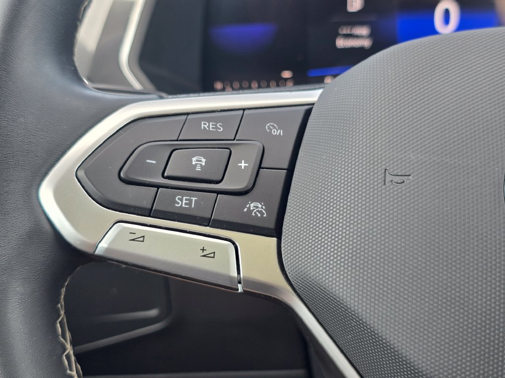 Used 2023 Volkswagen Tiguan SE w/ Panoramic Sunroof Package FWD image 30