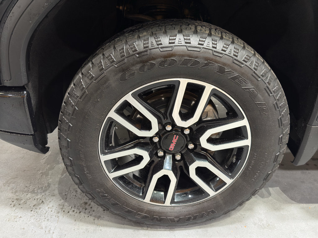Used 2025 GMC Sierra 1500 AT4 w/ AT4 Premium Package AWD/4WD image 9