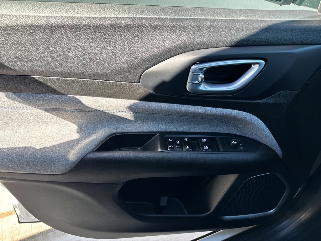 Used 2024 Jeep Compass Latitude image 14