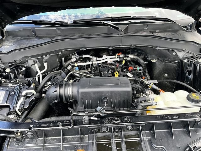 Used 2024 Ford Explorer XLT w/ Equipment Group 202A AWD/4WD image 10