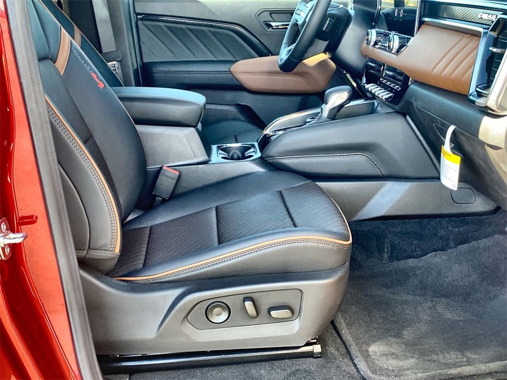 New 2025 GMC Canyon AT4 w/ AT4 Premium Package image 33