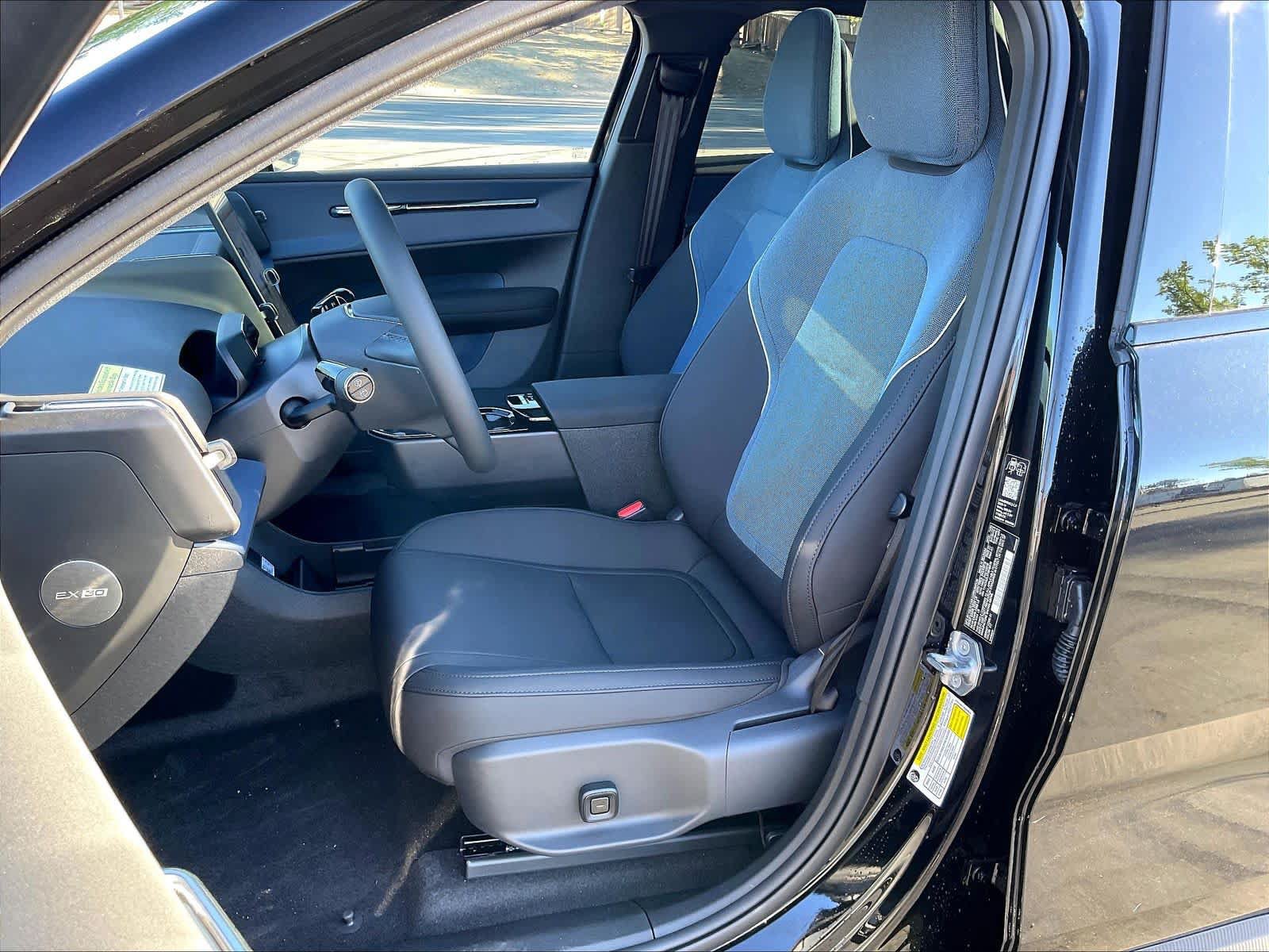 New 2026 Volvo EX30 Ultra w/ Protection Package Premier AWD/4WD image 11