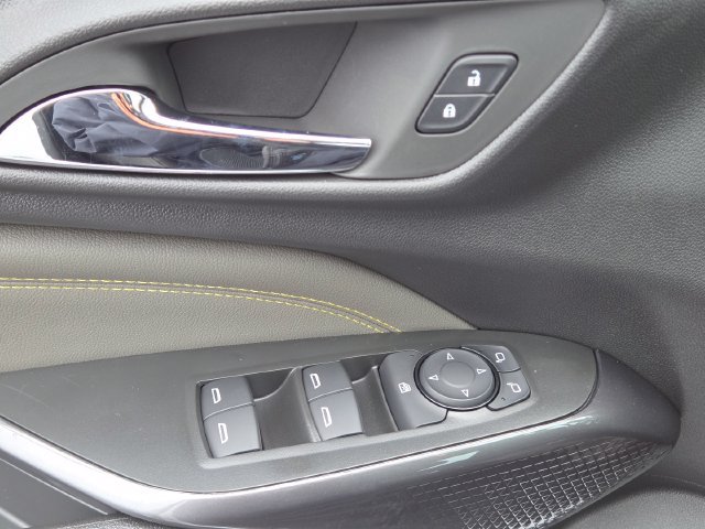 New 2026 Chevrolet Trax ACTIV w/ Sunroof Package FWD image 24